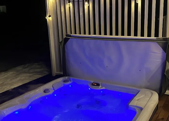 Villa Finnish Design With Outdoor Jacuzzi Rovaniemi